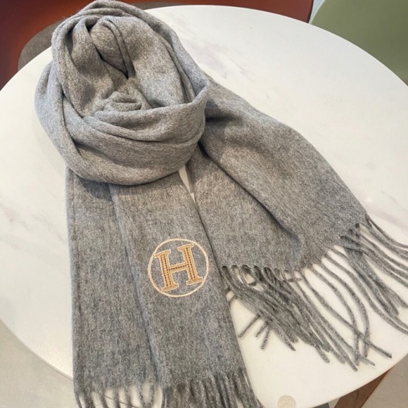 Grey scarf